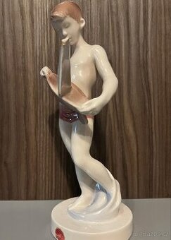 Soška Chlapec s lodičkou

