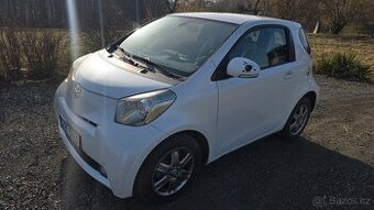 TOYOTA IQ - AUTOMAT, 6/2010, bohatá výbava, rezervní vůz