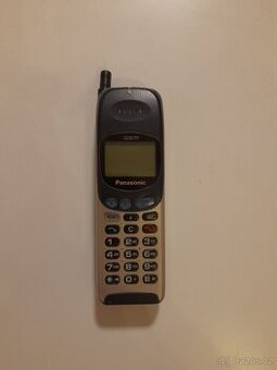Retro mobilní telefon Panasonic z roku 1999