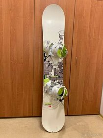 Snowboard Gravity 153 cm a vázání