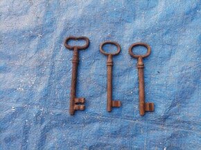 Staré klíče, 3 kusy (poštovné 30,-)