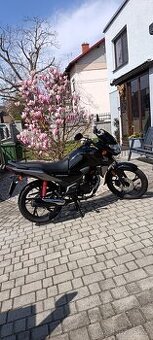 Honda CB 125f v záruce