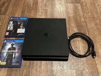 PlayStation 4 slim a hry