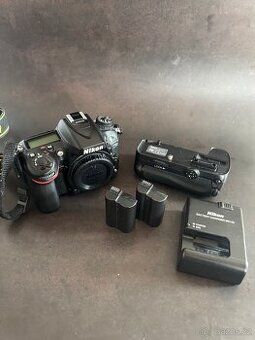 Nikon D7100 + grip + extra baterie