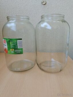 Sklenice 3,5 L bez závitu a bez víček 270 kusů.