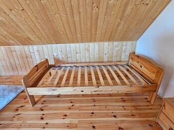 Prodám postel z masivu