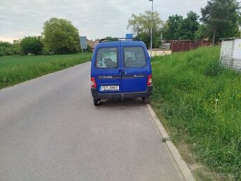 Citroen Berlingo na díly nebo na opravu 1.4i