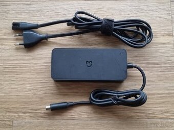 Originální nabíječka pro koloběžku Xiaomi Mi Pro 2