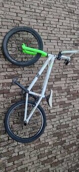 Bmx kolo prasklá zadní duše