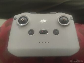 Ovladač pro dji drony na ND. Nejde zapnout , asi baterie