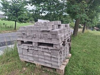 Zámková dlažba "íčko", výška 8cm, šedá