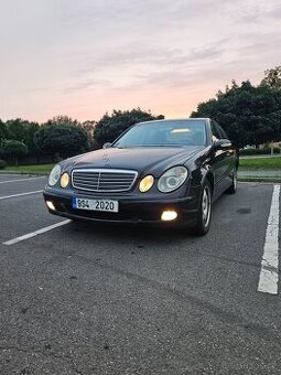 Mercedes-Benz W211 E200