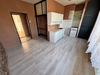 (734) Pronájem, byt 3+1, 77 m, 18, Vrbice - 1