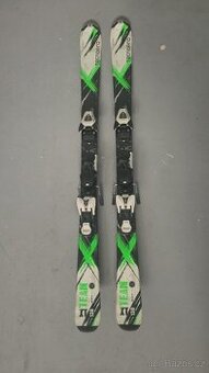 Lyže přeskáče hůlky