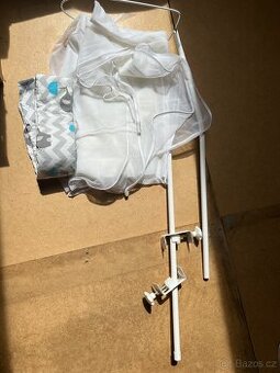 Nebesa (baldachýn) k dětské postýlce
