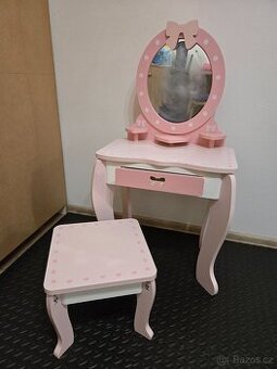 Kosmetický stoleček