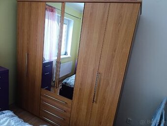 Prodám velkou šatní skříň
