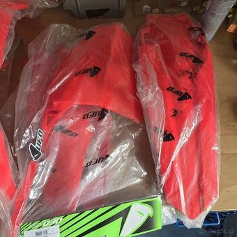 Prodám nové plasty Ufo a polepy na honda crf 450 17