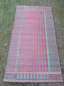 Retro tkaný koberec