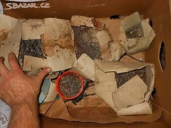 ŠROUBKY,HŘEBÍKY,APD. VELMI SPĚCHÁ  LEVNĚ