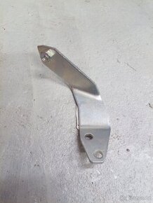 Lada Niva 21214 držák výfuku