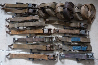 Použité kurty/kurtny/upínací/vázací/zajišťovací pásy/popruhy