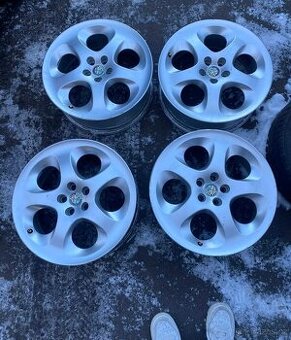 ALU kola originál 5x98 17 v pěkném stavu Alfa -disky alu