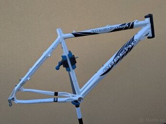 rám Apache Blackhawk 19"