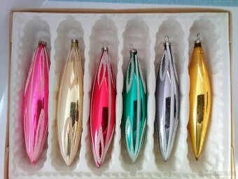 Podlouhlé, staré, vánoční ozdoby