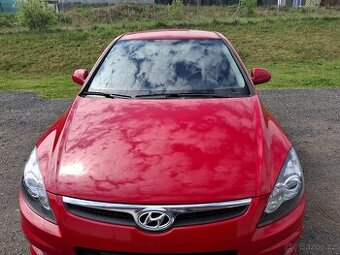 HYUNDAI i30 1.4 i BENZÍN 79.800 km
