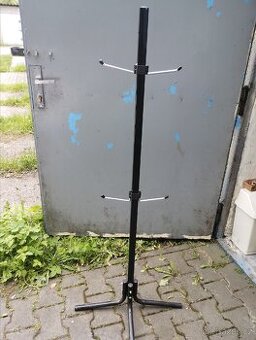 stojan na pneumatiky