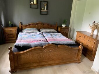 Luxusní rustikální ložnice z masivu
