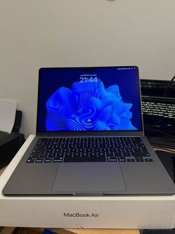 MacBook Air 13,6 2024 / M3 / 16GB / 256 SSD