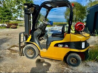 Prodam Caterpillar GP 25 N