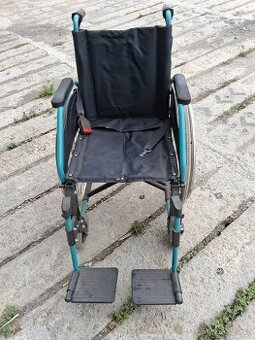 Invalidní vozík