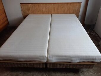 Prodám 2 postele s matrací 80x190 cm, s úložným prostorem. V
