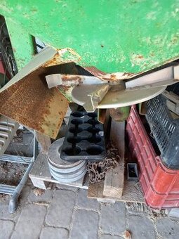 DVOUROTOROVÉ ROZMETADLO PRŮMYSLOVÝCH HNOJIV