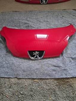 Peugeot 107 kapota, blatníky, přední světla, zadní okno