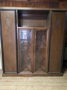 Starožitná skříň