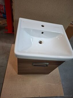 Skřínka s umyvadlem -Q MONO 550 - ořech