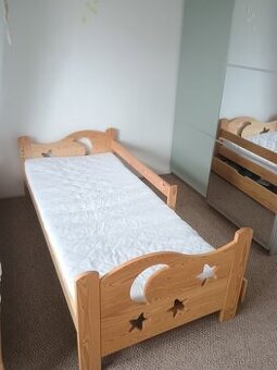 Dvě dřevěné dětské postele 80x180 cm