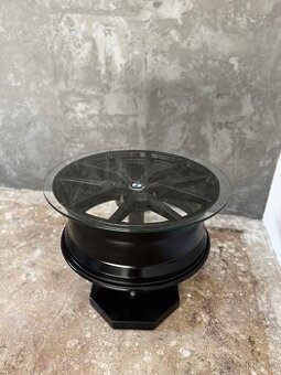 Konferenční stolek BMW do garáže