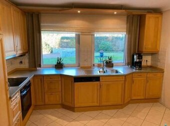 Prostorná kuchyně z masivu se spotřebiči,5933