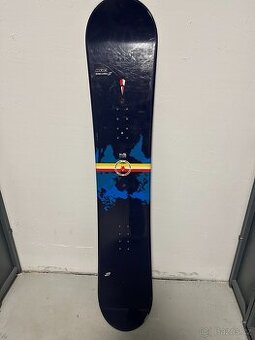 Snowboard a vázání