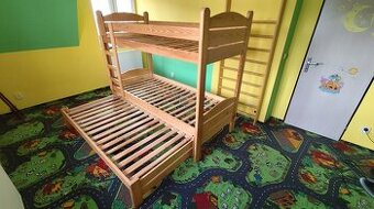 Dvoupatrová dětská postel s přistýlkou - dřevo, masiv