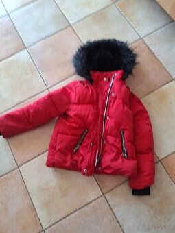 Dívčí zimní bunda s kožíškem – červená, vel. 116
