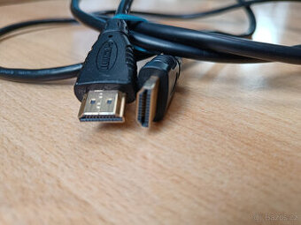 ruzne kabely: kabel DVI - HDMI, HDMI-HDMI, LAN - 1