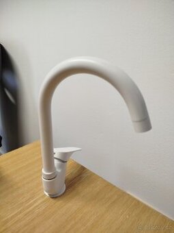 Dřezová baterie Corneli bílá