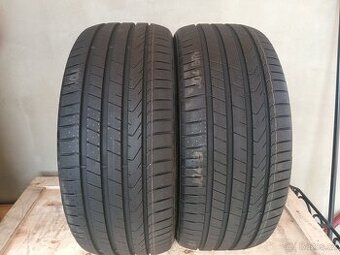 2xletní pneu 235/40/19.Pirelli.