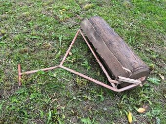 Ruční zahradní válec